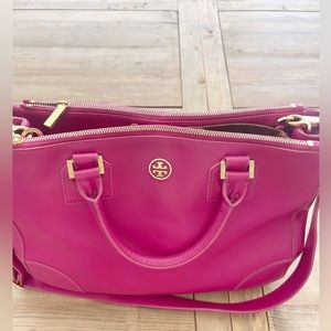 Tory Burch Robinson tote in vibrant Fuchsia/magenta color. Loved and cared for